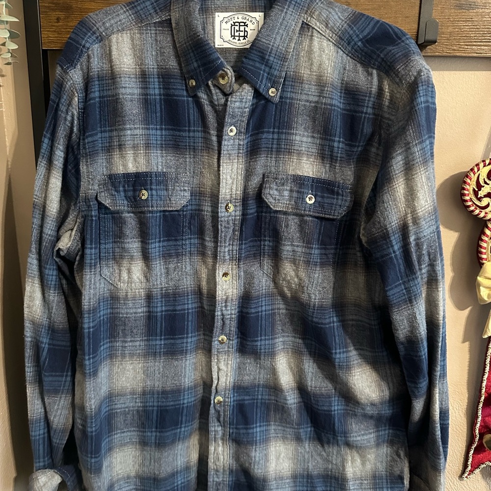 Casual Blue Plaid Button-Down Shirt